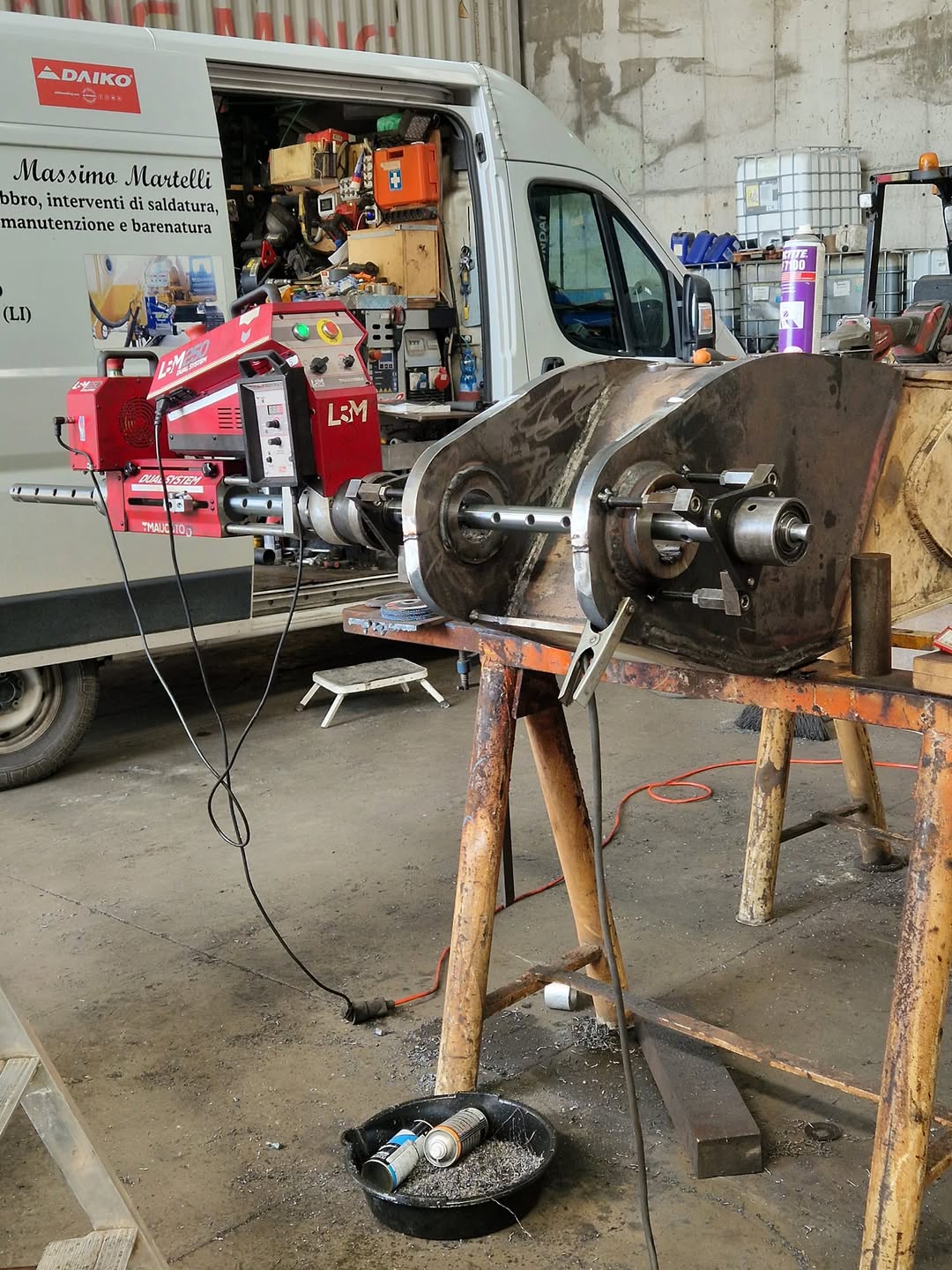 Barenatura cilindro oleodinamico in officina Martelli