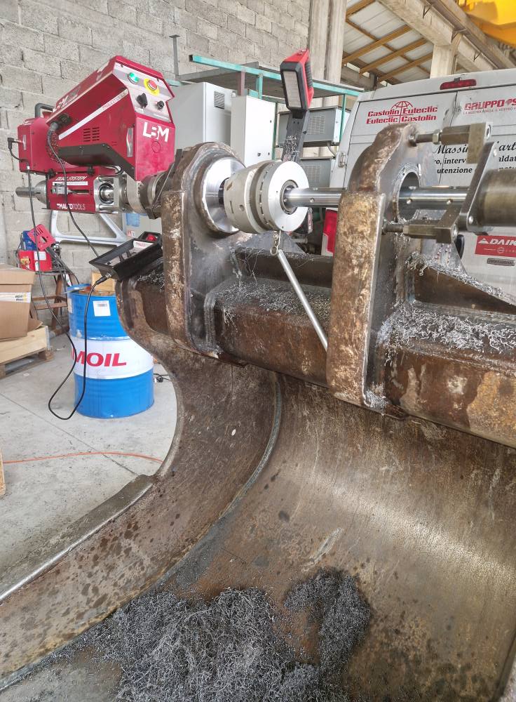 Barenatura cilindro oleodinamico a bordo macchina - lavorazione specialistica movimento terra